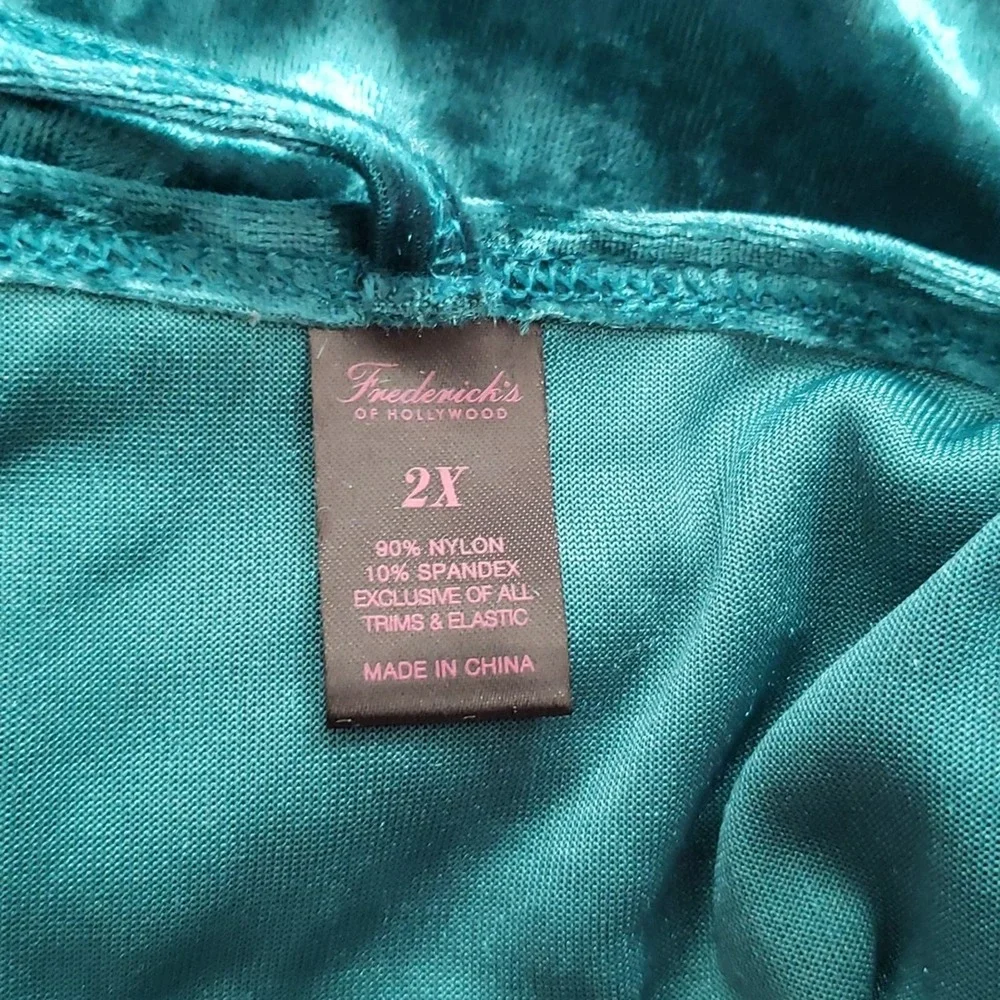 NWOT Fredericks of Hollywood Velvet Chemise + Thong 2X